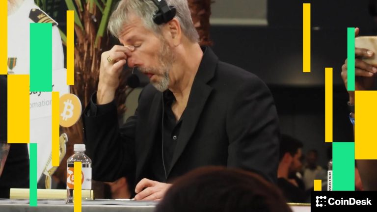 Los activos de Bitcoin de Michael Saylor están en rojo, pero él no entrará en pánico.