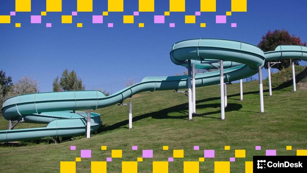 BTC cae a $65,000; Solana, XRP y Dogecoin bajan un 6%