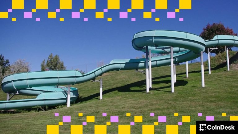 BTC cae a $65,000; Solana, XRP y Dogecoin bajan un 6%