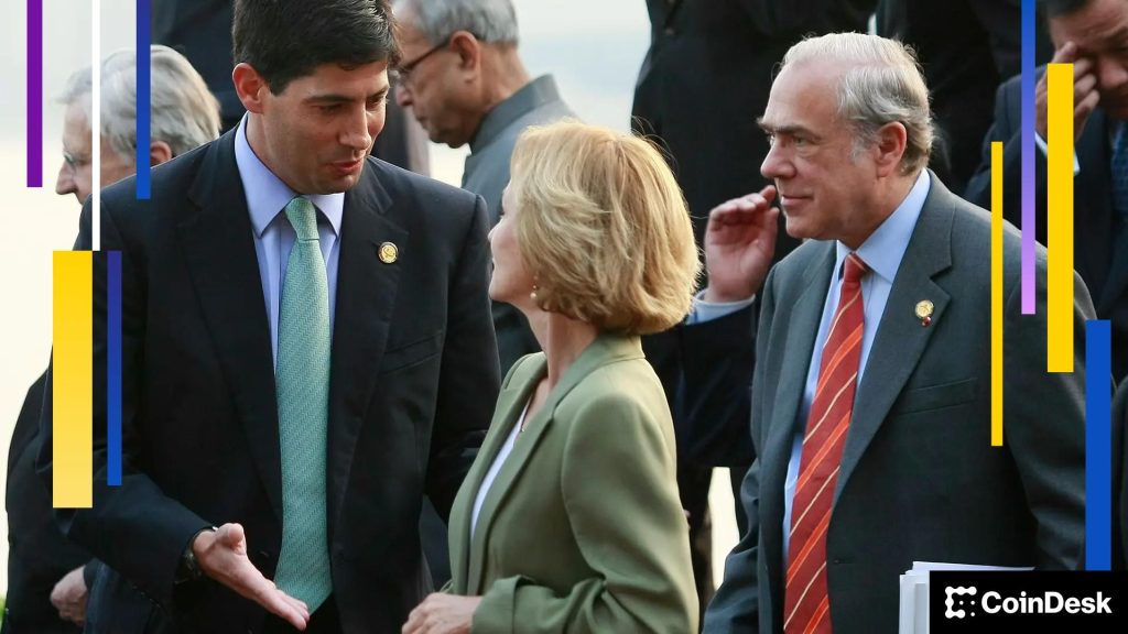 La elección de Trump, Kevin Warsh, podría sorprender a los mercados con recortes de 100 puntos en tipos, afirma economista.