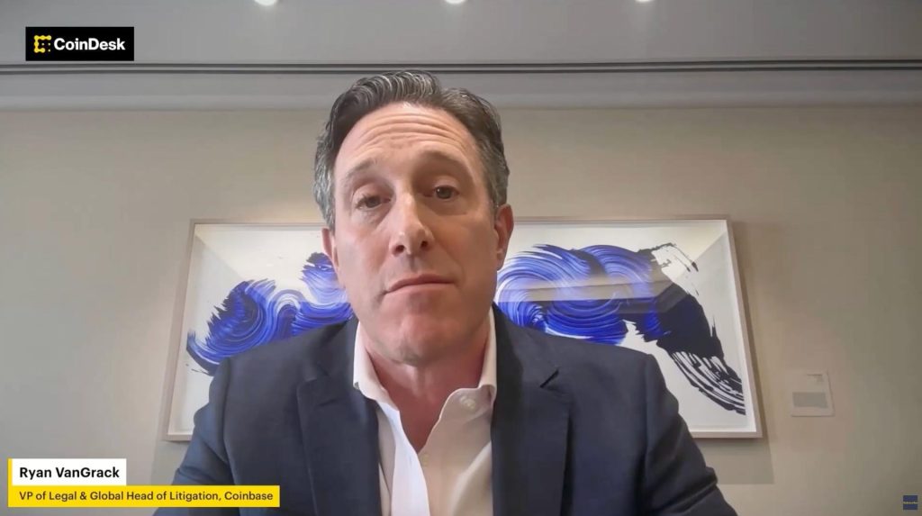 La jefa de litigios de Coinbase: los estados "manipulan" sobre los mercados de predicción.