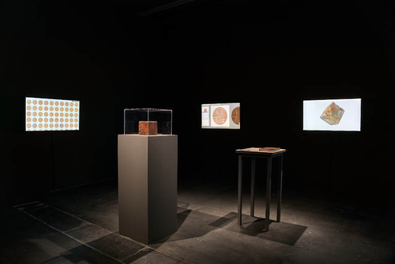 Retrospectiva de Rutherford Chang: Cientos y Miles en UCCA Pekín