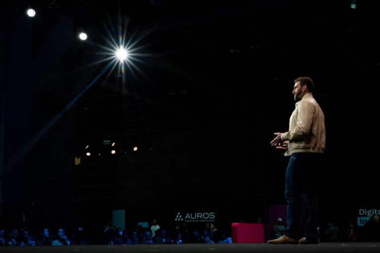 Zak Folkman de WLFI, vinculado a Trump, presenta plataforma forex en Consensus Hong Kong