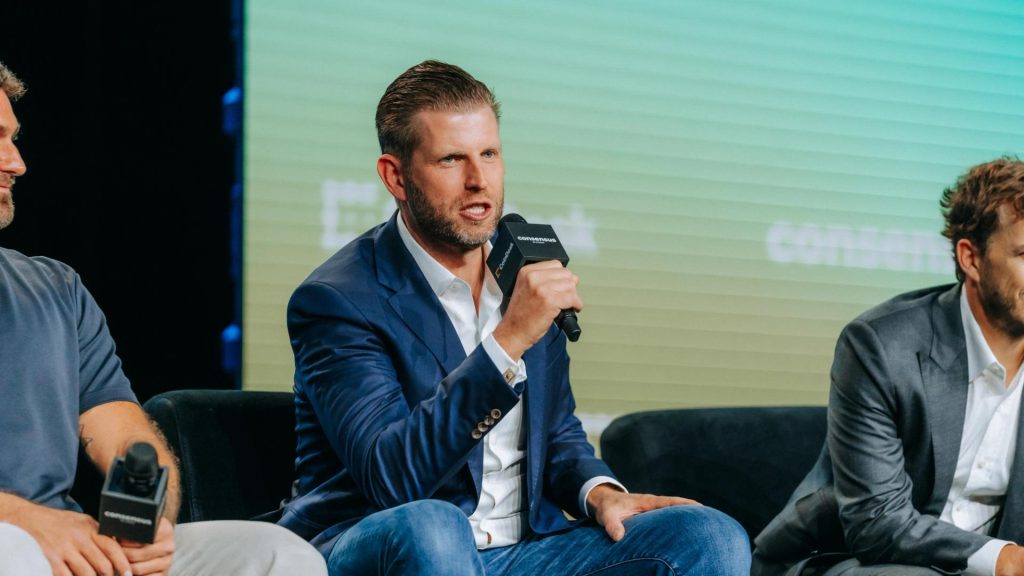 Eric Trump, cofundador de World Liberty, tacha a bancos de 'antiamericanos' por lucha con stablecoins
