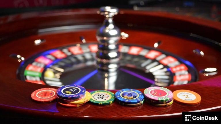 Kalshi enfrenta cargos criminales en Arizona por contratos deportivos y electorales