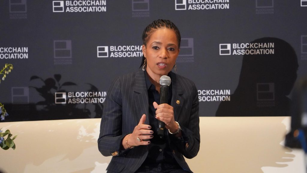 La Ley de Claridad Cripto: Stablecoins sin recompensas en balances