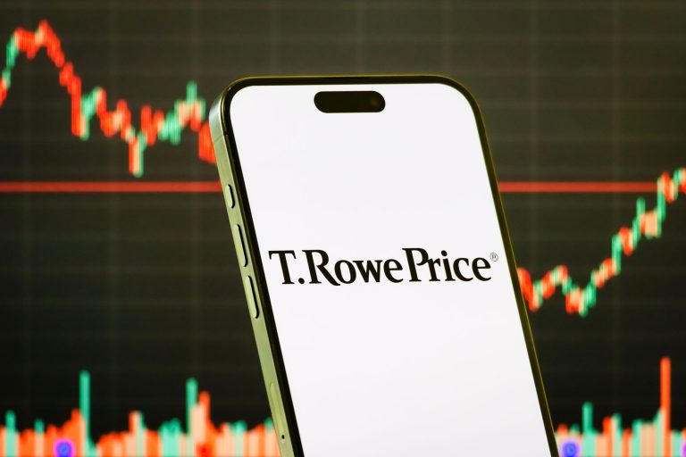 T. Rowe Price, gestor de $1.8 billones, incluirá dogecoin y shiba inu en su nuevo ETF de criptomonedas