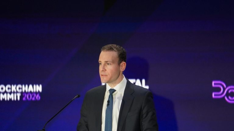 CFTC demanda a Illinois, Arizona y Connecticut por cerrar apuestas deportivas en mercados de predicción