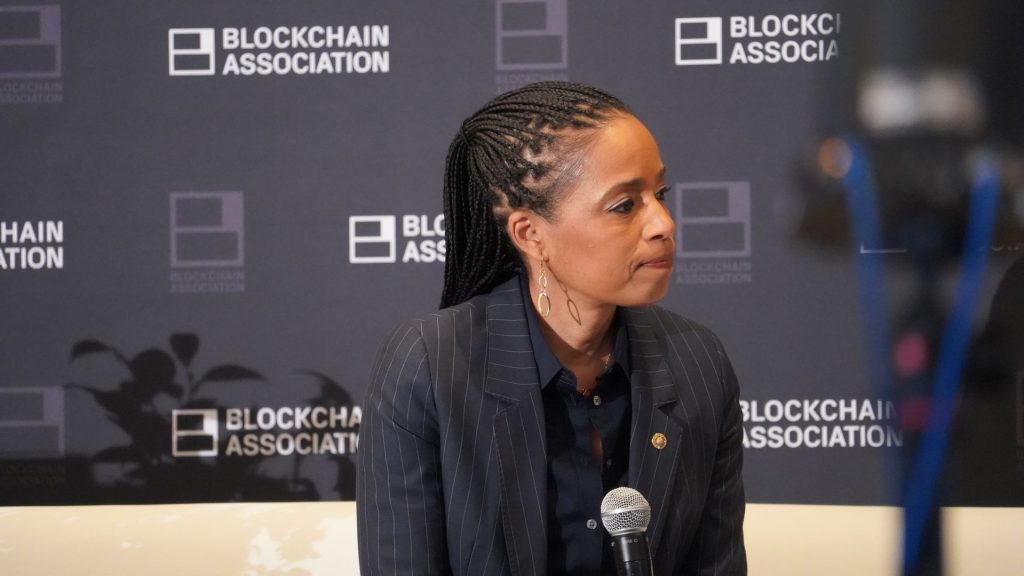 Se retrasa la publicación del proyecto de ley sobre la estructura del mercado cripto, mientras se revisa el compromiso de rendimiento de stablecoins esta semana.